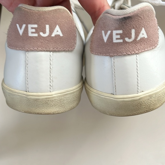 Good condition Veja sneakers with pink suede. Size 38/womens 7. - Picture 3 of 5
